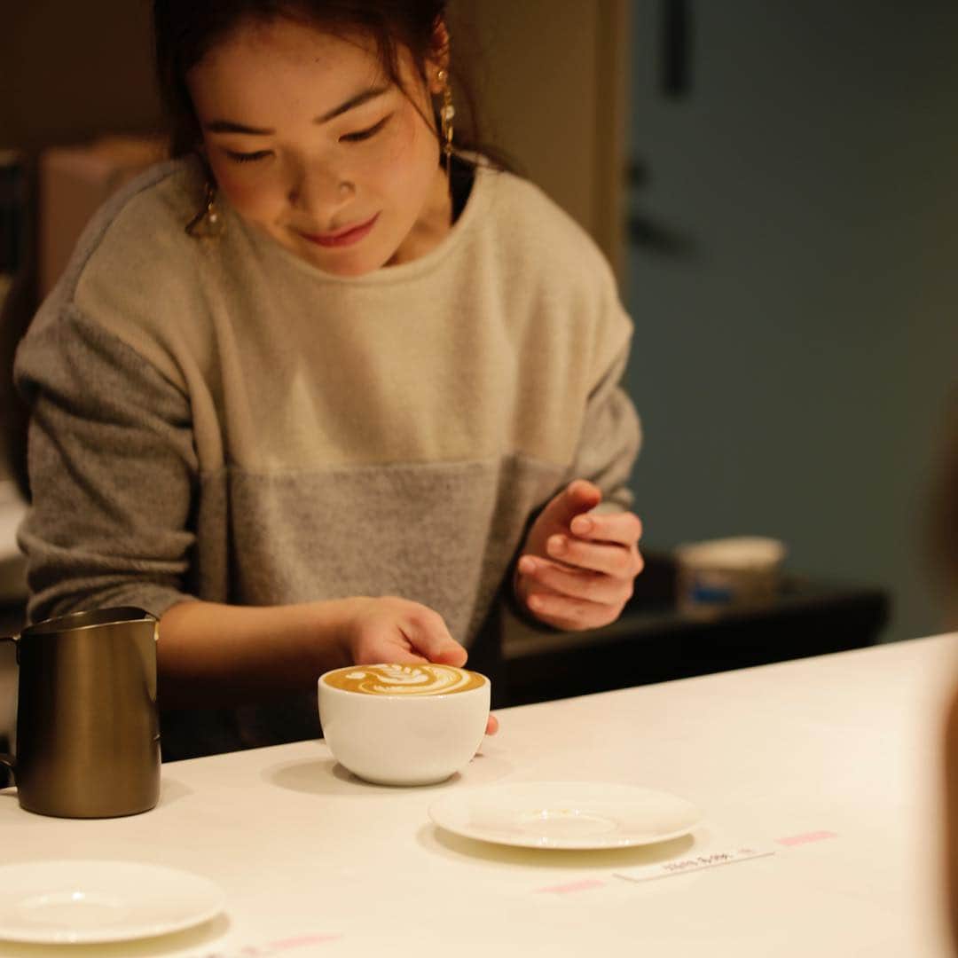 goodcoffeemeさんのインスタグラム写真 - (goodcoffeemeInstagram)「LBLAC ベスト8が決定しました！ このあと14:55より以下バリスタによる競技が行われます🔥 . 第1競技 ZEN - LATTEST-OMOTESANDO 高橋 優芽 - フリーランス . 第2競技 道口 理恵 - ダブルトールカフェ原宿店 安藤 麻紀 - フリーランス . 第3競技 稲阪 美樹 - ROARCOFFEE HOUSE＆ROASTERY 塩沢 桃乃 - THE CUPS . 第4競技 中村 祐子 - アトリエあざみの詩 横山 美咲 - W/O stand 下北沢店 . 会場の様子は大会公式アカウント @ladybaristalatteartcompetition にて配信中です💁‍♂️ . By @_tkhrtkuc_ . Sponsers . #AKTR #FBCインターナショナル #株式会社大一電化社 #株式会社REVO #CAFEmagazine #GoodCoffeeInc. #SUNNYBELLCOFFEE #CBDdaily #SUKEMASACOFFEE #Standart( @standartmag @standartjapan ) #創作珈琲工房くれあーる #タカナシ販売株式会社 #DAVIDECOFFEESTOP #CHUMS #Trentanove-トレンタノーヴェ- #UCCコーヒーアカデミー東京校 #ラッキーコーヒーマシン株式会社 #Oneandonlyworks」3月4日 14時54分 - goodcoffeeme