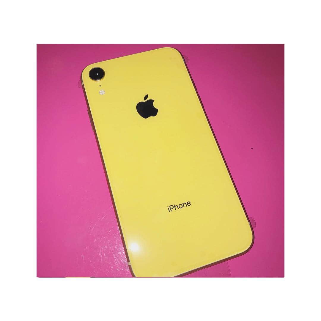飯田珠璃さんのインスタグラム写真 - (飯田珠璃Instagram)「iPhone📱 しゅりのスマホ、xrになりました👧🏻！！ yellowです💛 ・ ママと弟くんも。 カラフルで可愛い🙆‍♀️🔆 ・ #iPhone #iphonexr #スマホ #red #yellow #orange #jsガール」3月4日 7時19分 - shuri_iida