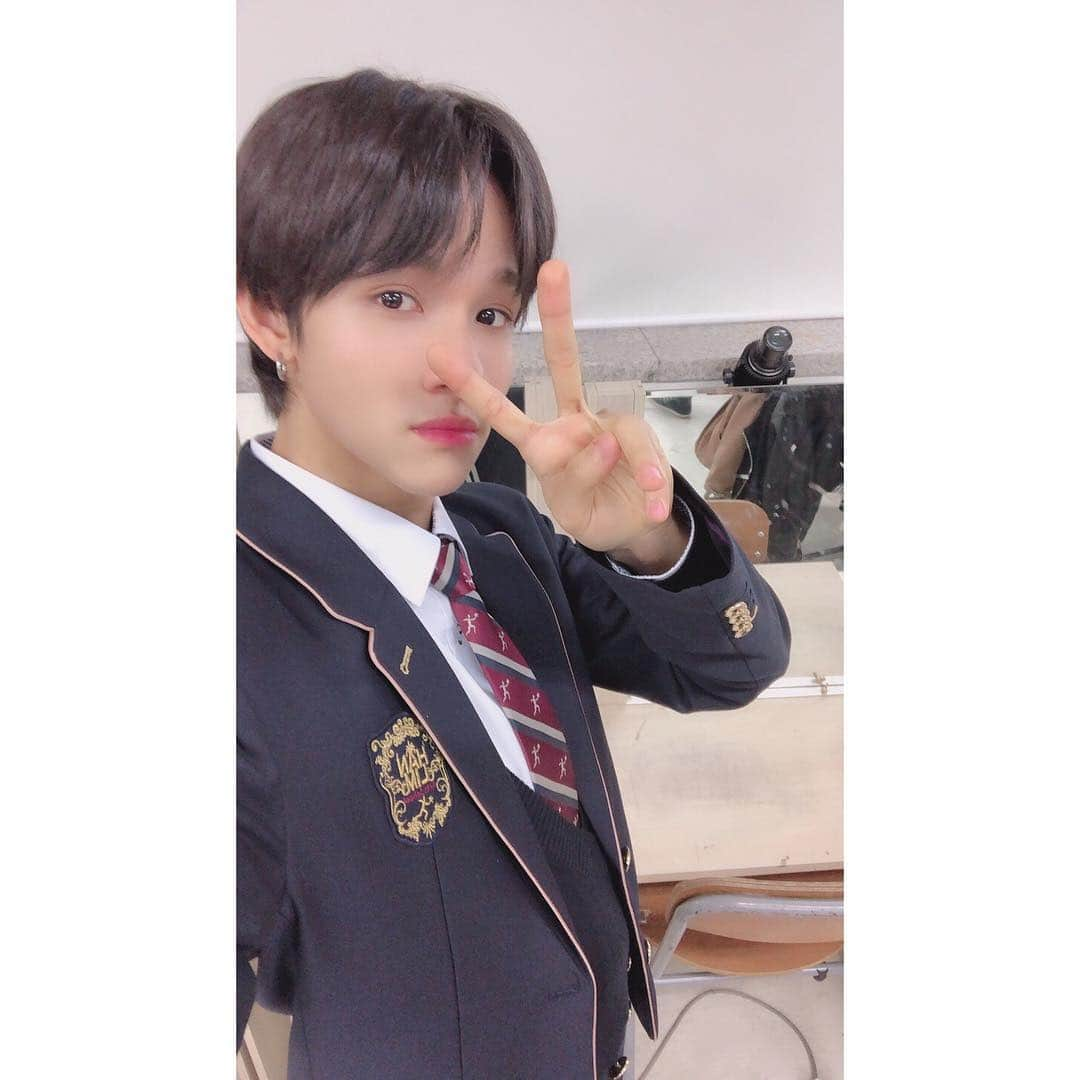 サムエルのインスタグラム：「⠀⠀⠀⠀⠀⠀⠀⠀⠀⠀⠀⠀ 짠! 저 고등학교 입학했어요 😊 사무엘 한림예고 입학 축하해 👏 입학 축하해준 우리 가넷 너무 고마워요 💜  #사무엘 #Samuel」