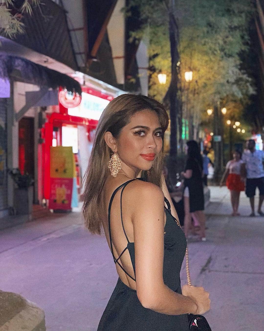 Airi Shibuyaのインスタグラム：「Nightout💋✌🏽 . #boracay#night#trip#ボラカイ島」