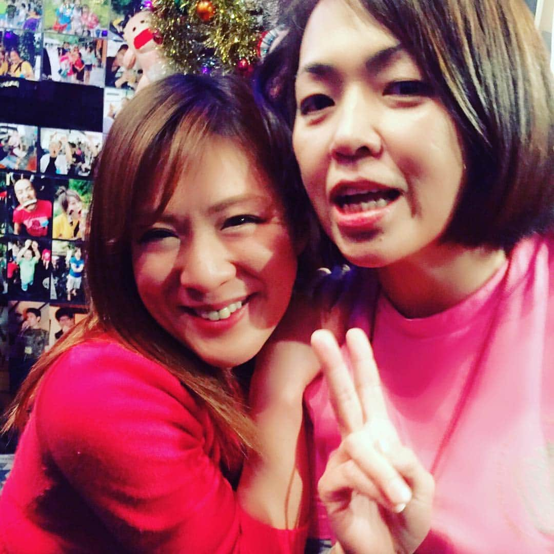 中島安里紗さんのインスタグラム写真 - (中島安里紗Instagram)「#三田英津子 さんにもお会いできました✨✨✨ 三田さんがまだ現役だった頃は、こんなにくっついて写真を撮らせていただく日が来るなんて想像も出来ませんでした…😂 #ラスカチョーラスオリエンタレス さんが大好きで、だから #ベストフレンズ のカラーは黄色とピンクなんですよってお話をできてよかったです✨ たくさん叱られて、そして、とっても嬉しいお言葉もいただきました😭✨ 幸せです🎉 #中野のぶるちゃん #中野 #女子プロレス #大先輩 #ありがとうございました #中島安里紗」3月5日 1時06分 - arisa__nakajima