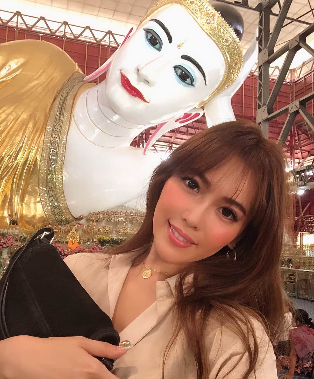 のインスタグラム：「初ミャンマー記念写真🙏 * * * #ありがとうございました #myanmar #yangon #ヤンゴン #チャウッターヂーパゴダ #chaukhtatgyipagoda」