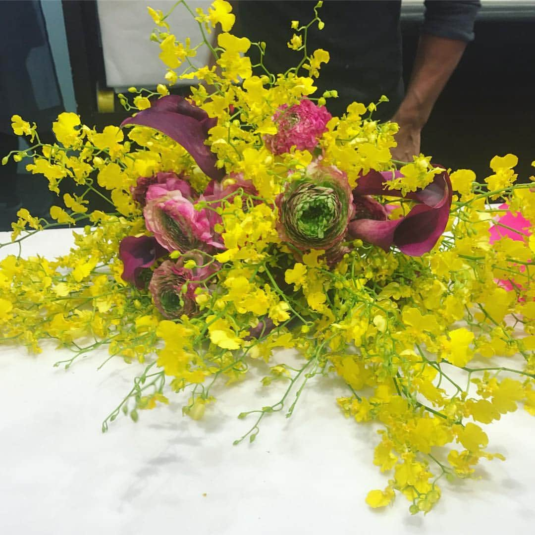 小林かなのインスタグラム：「大切なあの子へ💐  雨の日の花屋は、また格別。」