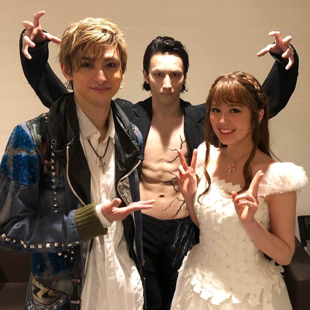 大貫勇輔さんのインスタグラム写真 - (大貫勇輔Instagram)「昨日は一足早く#生田絵梨花 ちゃんの東京千秋楽で、僕とは最後の公演でした😭 本当にあっという間で、こうやってドンドン終わりに近づいていくんだなとしみじみ感じてしまいました。 明日からも一回一回大切に演じます✨ #古川雄大 #ロミオ #ジュリエット #死のダンサー」3月4日 17時51分 - yusukeonuki_official