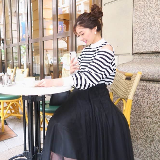 湯浅喬子のインスタグラム：「お気に入りだったcoordinate❤︎♡ 、 tops. @chesty_official  skirt. @r_donoban 👗 、 オフショルとチュールスカートで春先取り気分🌸 、 #coordinate#ootd#chesty #カフェラ#kobe#love」