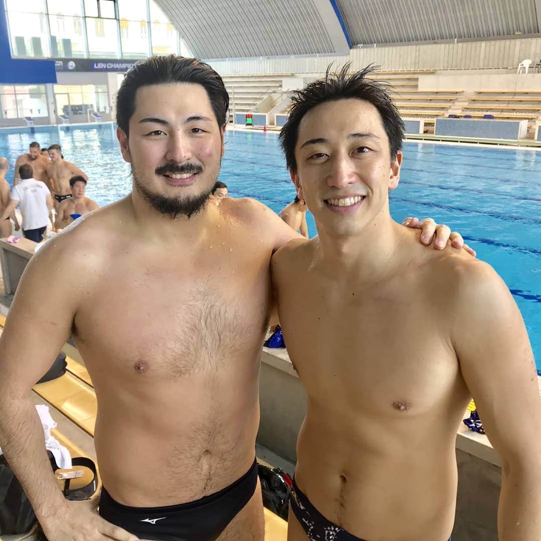 のインスタグラム：「㊗️ Come back‼ . . リオ五輪でキャプテンを務めた、志水祐介選手が肩の怪我から復帰し代表に戻ってきました！ . 現在もハンガリーリーグを主戦場としており、さらなるレベルアップをはかっています。 また一緒にプレーが出来て本当に嬉しい！ #waterpolo #水球 #日本代表 #nationalteam #teamjapan #7 #キャプテン #captain #roadtotokyo2020 #東京オリンピック2020 #poseidonjapan」