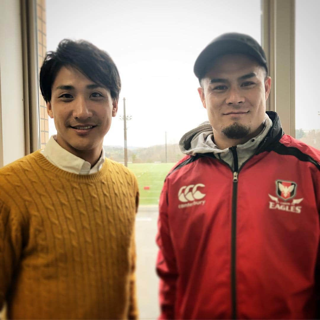 山本紘之さんのインスタグラム写真 - (山本紘之Instagram)「・ ラグビーW杯まであと200日 ・ ・ news zeroでは日本代表司令塔、田村優選手を櫻井翔さんがインタビュー！ 田村選手のキック&パスの凄さを解き明かします。 ぜひご覧ください！ ・ ・ 私はその様子をけんがk…しっかり取材しました！！ ・ ・ #ラグビーw杯2019日本大会 #あと200日 #ラグビー #日本代表 #田村優 #司令塔 #天才 #実は明治大学の同級生 #体育会ラグビー部とサッカー部 #同じ授業取ってた #八幡山 #隣のグランドで練習してた  #ラグビー部の寮はガラス張りで綺麗だった #サッカー部の寮はプレハブ小屋みたいだった #明治大学体育会 #最高 #脱線したけど #櫻井翔 #インタビュー #今夜 #newszero」3月4日 20時29分 - yamamoto_hiroyuki.ntv