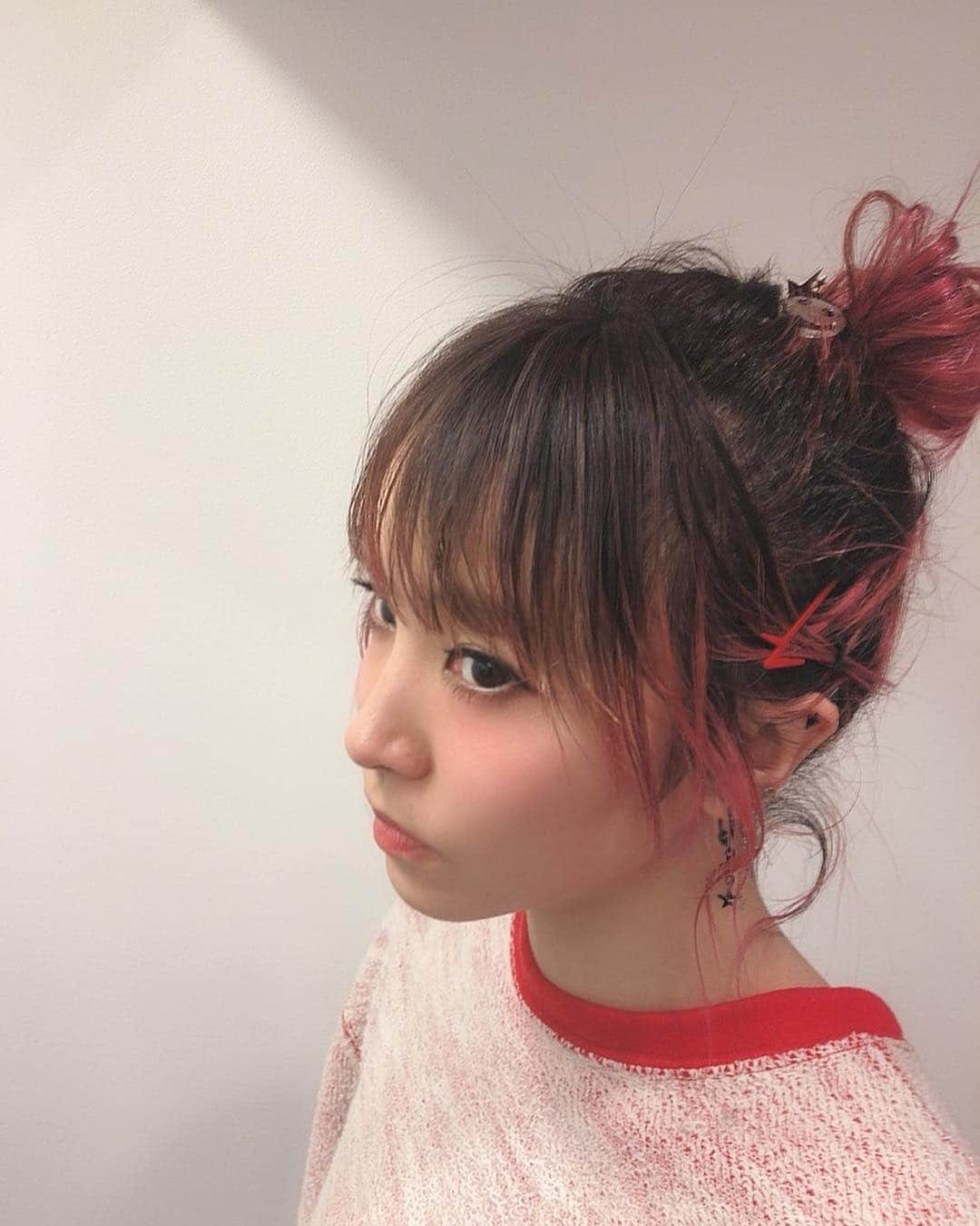 LiSAさんのインスタグラム写真 - (LiSAInstagram)「妹にお団子にしてもらったっ☻🍡 #LiSA #お団子ヘアー #ヘアーアレンジ #妹の手作り団子」3月4日 20時53分 - xlisa_olivex