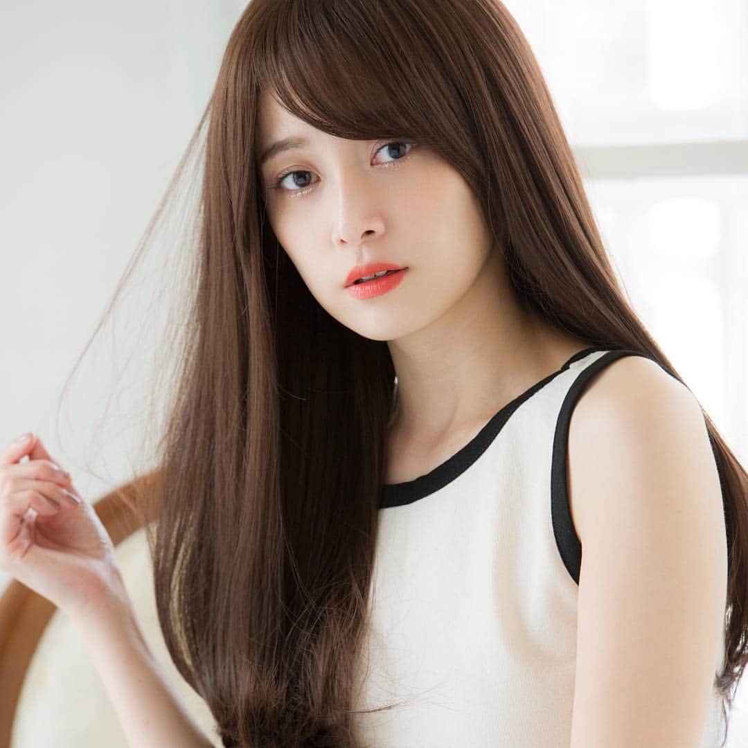 lineastoria_rakutenのインスタグラム：「＼ 新作発売💛 ／﻿ 『HEART BEATロングストレート』﻿ ﻿ HEART BEATに新スタイルが仲間入り💋﻿ 選べる前髪に選べるカラー！💓 さらに！ 楽天スーパーSALE期間中限定😆🙌🏻💗 2900円が1980円﻿に！！！ お買い得に買えちゃう、今がチャンスです( *¯ ꒳¯*)✨ ﻿ 🛍item﻿ #HEARTBEATロングストレート﻿ 🙎‍♀️model﻿ #和田えりか ちゃん﻿ @_wadaerika﻿ ﻿ #リネアストリア #リネアウィッグ #リネア #ウィッグ #カツラ #ヘアスタイル #新作 #外国人風カラー #フルウィッグ #ロング #イメチェン #ファッションウィッグ #オシャレウィッグ #フェザーバング #lineastoria #lineawig #wig #newarrivals #リネアストリア楽天市場店 #楽天スーパーセール」