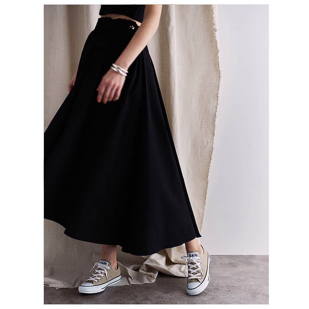 ETRÉ TOKYOさんのインスタグラム写真 - (ETRÉ TOKYOInstagram)「・ 【New Arrival】 #タイプライターボリュームスカート Beige/Black/White ¥19,000+tax  3/7(木)19:00より オンラインストアにて先行予約スタート. プロフィールTOPのURLよりご覧下さい. ※ルミネ新宿店では先行発売中.  #etretokyo #etre #mydaysmyetre #etretokyostore #etretops #skirt #typewriter #flareskirt #エトレトウキョウ #エトレ #スカート #タイプライター #フレアスカート #ボリュームスカート」3月4日 21時48分 - etretokyo