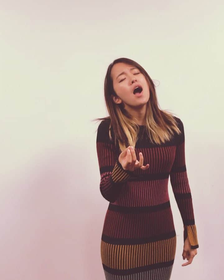 越野アンナのインスタグラム：「音量気をつけてくださいね🔉  #sia #chandelier」