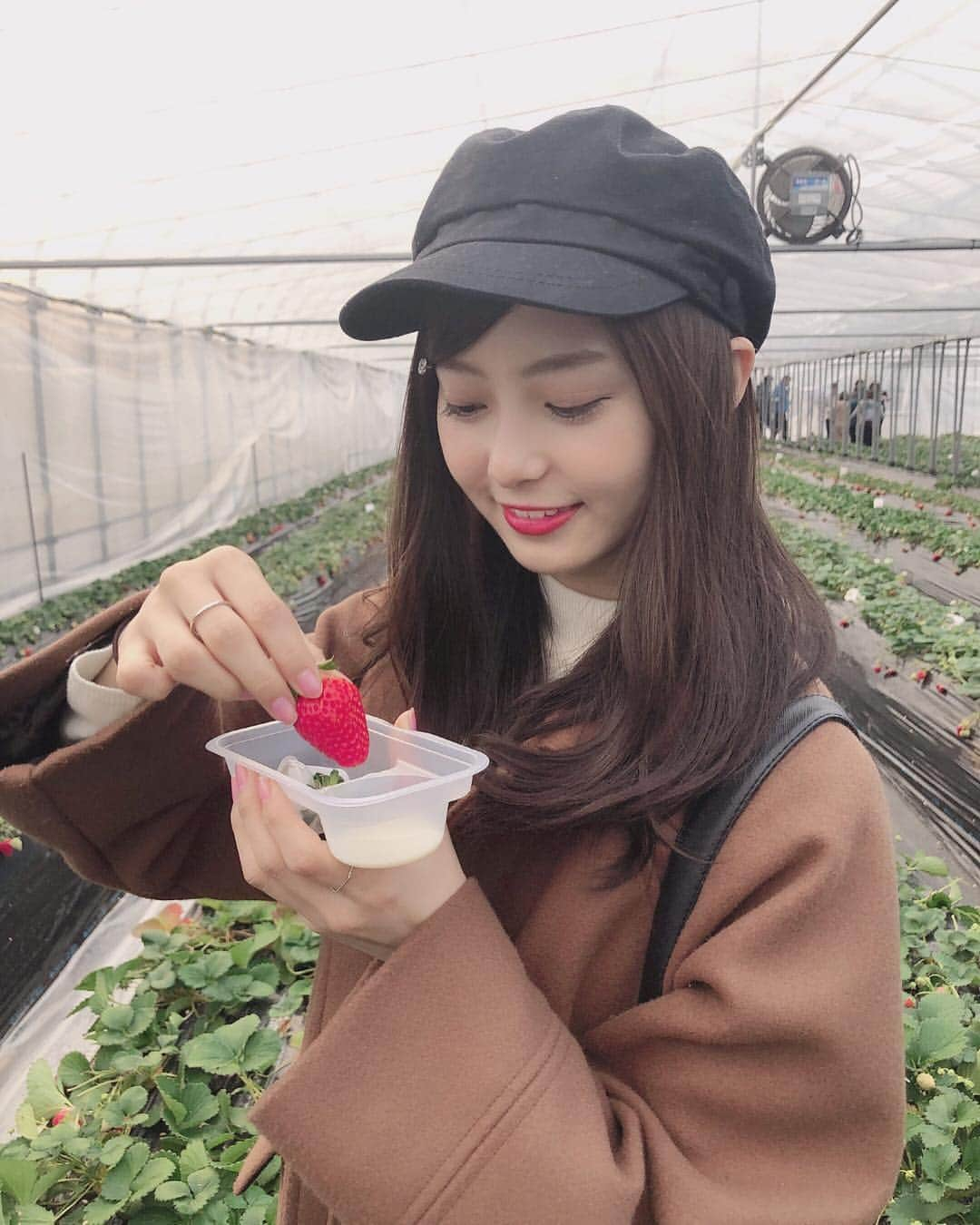 松川星さんのインスタグラム写真 - (松川星Instagram)「いちご狩りで沢山食べていちご大福まで買って帰った🍓‪❤︎ ‬」3月4日 22時37分 - akarin__rin