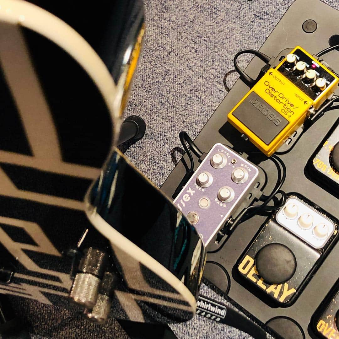 布袋寅泰さんのインスタグラム写真 - (布袋寅泰Instagram)「久しぶりに使うBossのオーバードライブOS-2。懐かしいいい音がする。#布袋寅泰 #recording #guitarhythm #boss #effector」3月4日 23時05分 - hotei_official