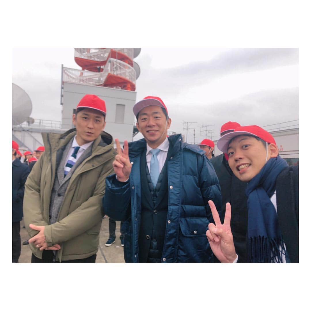 伊藤舞さんのインスタグラム写真 - (伊藤舞Instagram)「🤣 みんなで赤白帽かぶりました。 . やーっ！ . . #fbs #50th #やーっ  #やーっといえば #赤白帽 #ゴムは耳の前 #屋上に大集合 #社長 #会長 #みんな被りました #会長 #写真載せちゃいます  #🙇‍♀️」3月4日 23時28分 - maiito_fbs