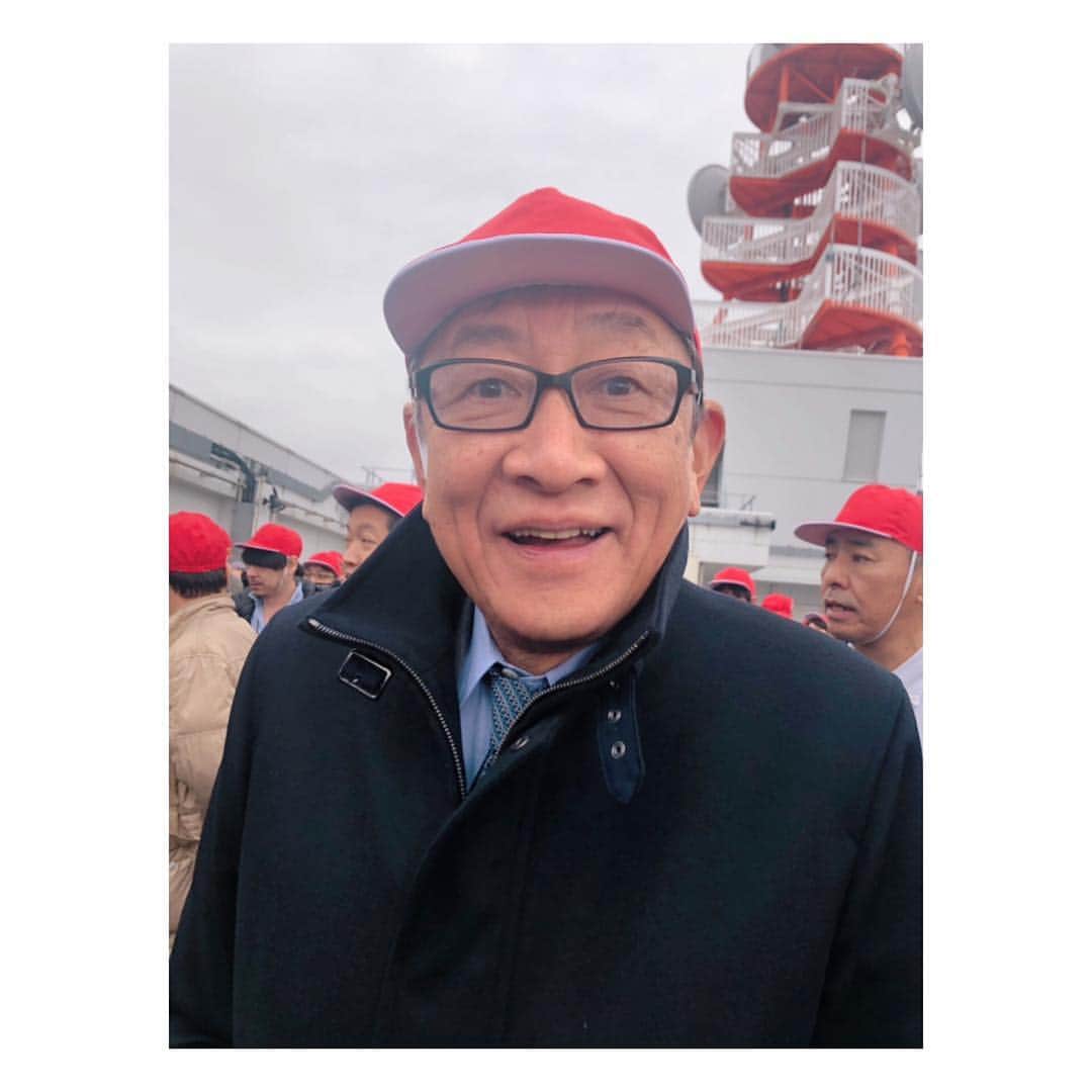 伊藤舞さんのインスタグラム写真 - (伊藤舞Instagram)「🤣 みんなで赤白帽かぶりました。 . やーっ！ . . #fbs #50th #やーっ  #やーっといえば #赤白帽 #ゴムは耳の前 #屋上に大集合 #社長 #会長 #みんな被りました #会長 #写真載せちゃいます  #🙇‍♀️」3月4日 23時28分 - maiito_fbs