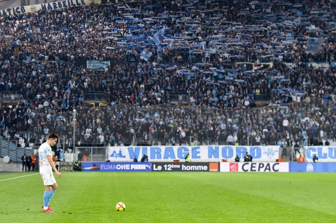 フロリアン・トヴァンさんのインスタグラム写真 - (フロリアン・トヴァンInstagram)「Magnifique victoire hier dans une ambiance de folie 😁👌🏻Merci a tous d’être venu pour ce match important ! Bonne semaine la #teamom 🔵⚪️ @olympiquedemarseille」3月4日 23時51分 - flotov