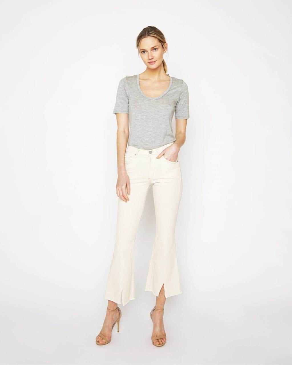 ジェームスジーンズのインスタグラム：「New fits for Spring 🌼 |👖: Kalista Coconut  #taptoshop」