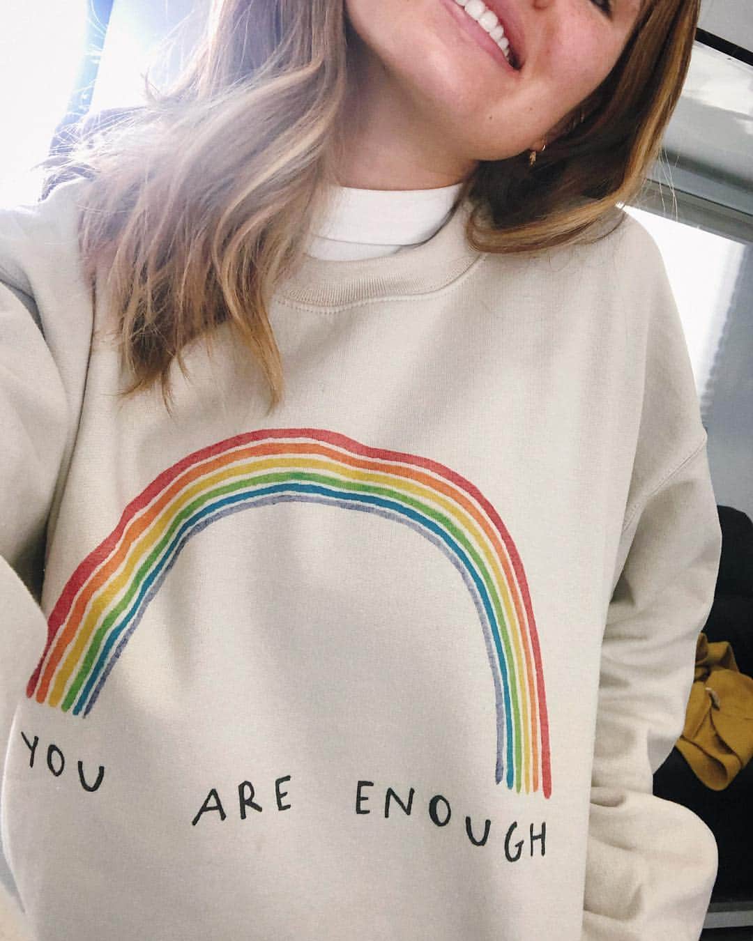 デビー・ライアンのインスタグラム：「hi I know there’s bummer stuff everywhere and it’s hard not to feel helpless sometimes but your energy’s more valuable spent on the things you can do something about —  work hard and be kind to yourself this week 🖤」