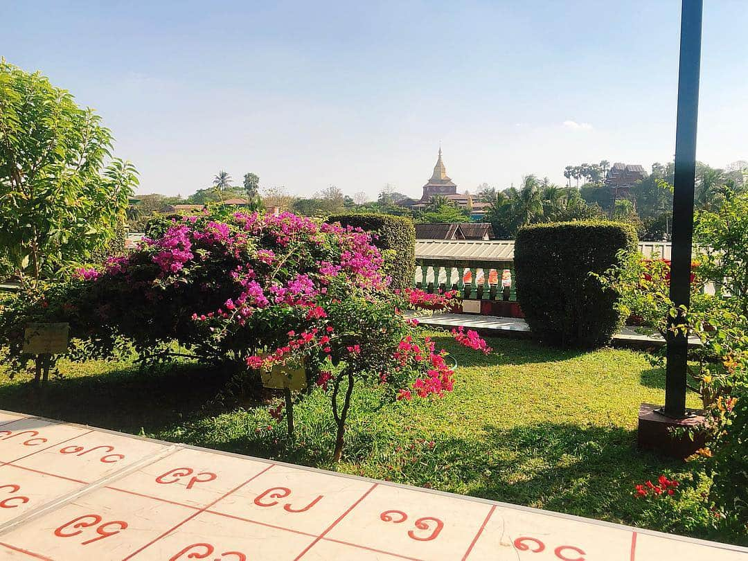 MIKAさんのインスタグラム写真 - (MIKAInstagram)「全長70メートルの寝釈迦仏🙏🇲🇲 . . . #Chaukhtatgyi #pagoda #buddha #yangon #myanmar #tourlife #traveler #mikachuinmyanmar #ミャンマー #みか山紀信 #仏 を撮るのに始めてパノラマ機能使ったよ」3月5日 11時18分 - cjd_mika