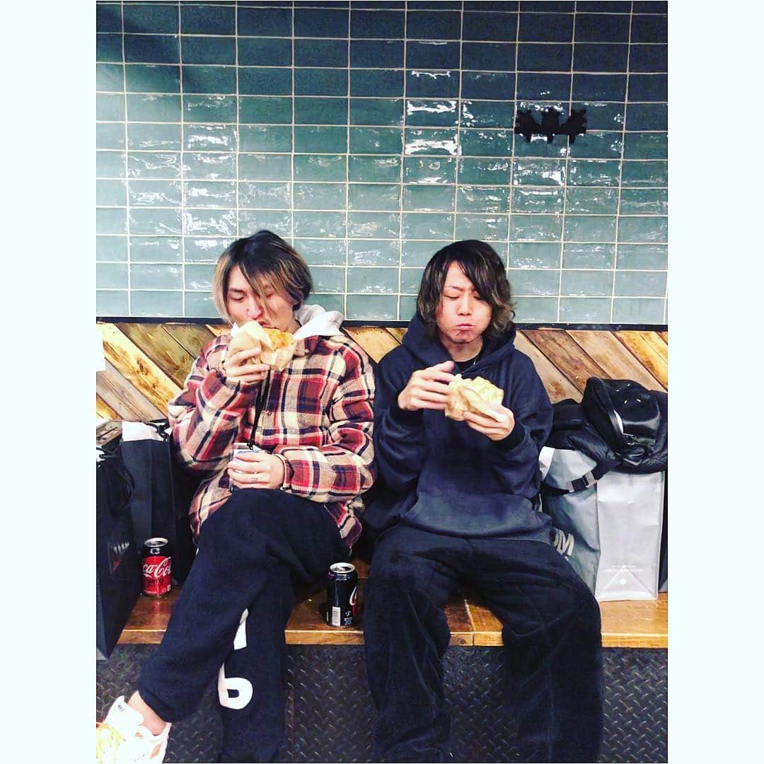 Tomoyaさんのインスタグラム写真 - (TomoyaInstagram)「Good day off🤟😋 オフ！🌈 しっかりと食べていくぅ〜  #寿司充電 #🍣 #目あけんかいな」3月5日 12時04分 - tomo_10969
