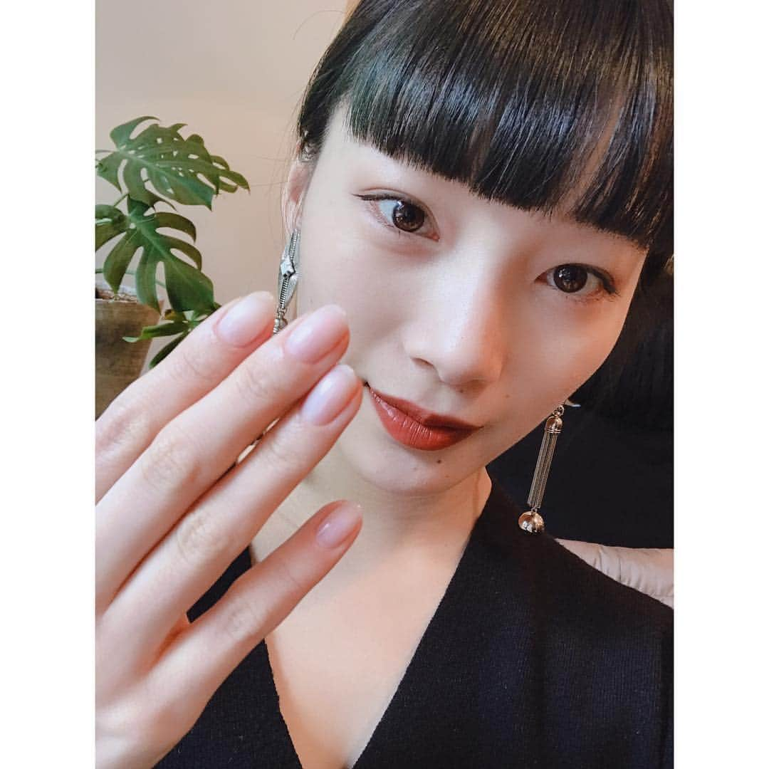 江田友莉亜さんのインスタグラム写真 - (江田友莉亜Instagram)「new nail🌸💜 ピンクのような薄紫を 自爪が透けるくらいに塗ってもらいました‼︎ お仕事用の春色ネイル。」3月5日 14時27分 - edayuri_official