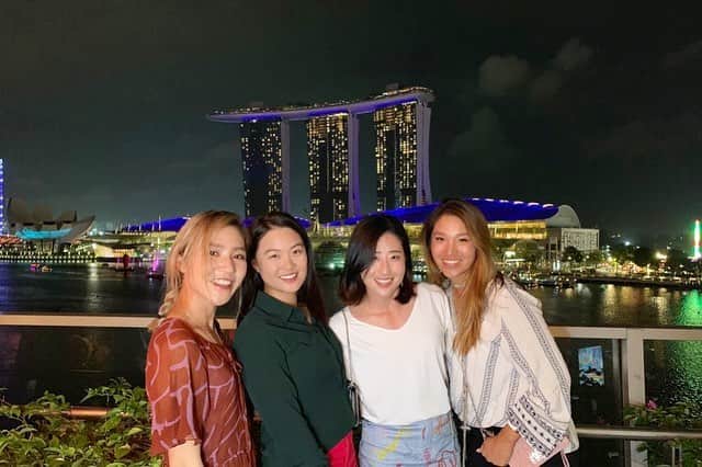 ミンジー・リーのインスタグラム：「Beautiful View with even more Beautiful ladies! Thankyou Singapore❤️」