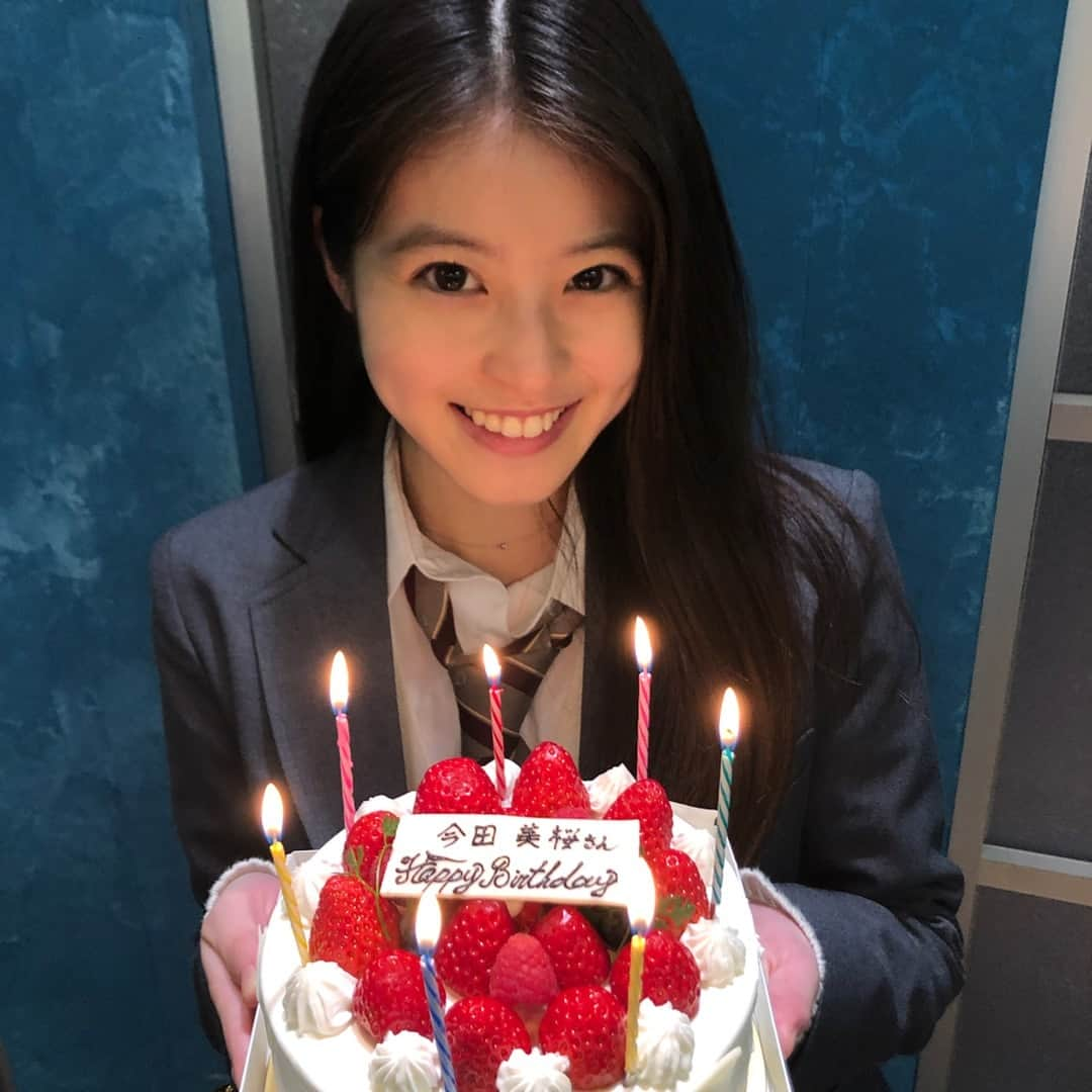 今田美桜さんのインスタグラム写真 - (今田美桜Instagram)「3Aでもお祝いしてもらいました！ うれしーい✌︎ 3月10日最終回！ 絶対見てね🗣」3月5日 15時57分 - imada_mio