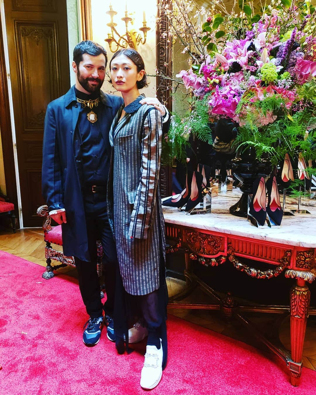 山田優さんのインスタグラム写真 - (山田優Instagram)「@rogervivier のデザイナーの方とも お会いできました‼️ #rogervivier  #daydreamvivier  #aw19」3月5日 17時03分 - yu_yamada_