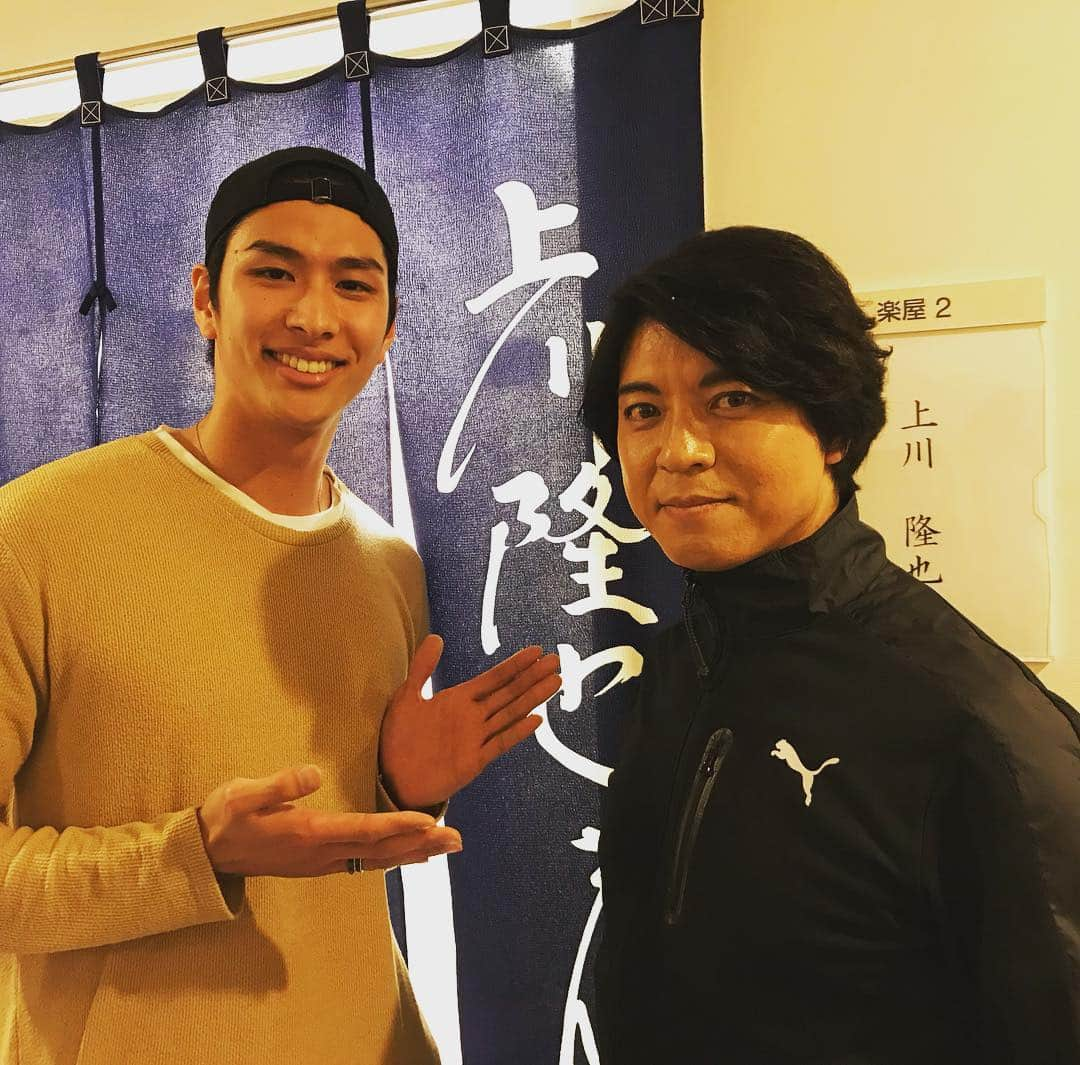 野村祐希さんのインスタグラム写真 - (野村祐希Instagram)「‪昨日、上川さんが出演してる「Mr.Prisoner」を観劇させて頂きました。 一言、めちゃくちゃ面白い😩 上川さん、林原さん、山寺さん、御三方の、動きがないのに言葉だけで人を引き込む力。 そして声優の御二方に引けを取らない上川さん、流石です🙇‍♂️ その御三方の芝居に生演奏の音楽と演出が相まって素晴らしかった😭  見るべきです☝️ ‪#Mrprisoner ‬ ‪#上川隆也‬ さん #林原めぐみ さん #山寺宏一 さん #シアタークリエ」3月5日 17時28分 - yuknmr