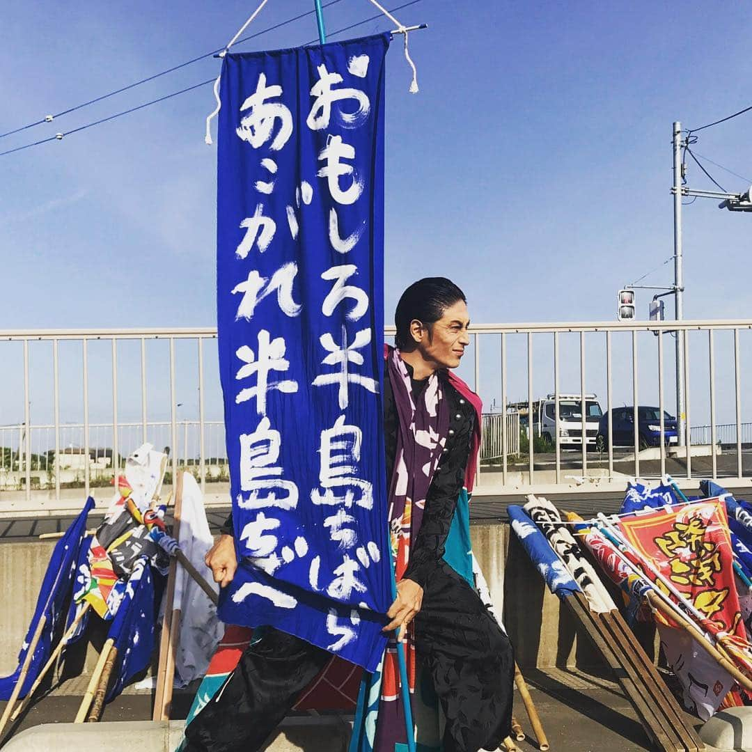 伊勢谷友介さんのインスタグラム写真 - (伊勢谷友介Instagram)「『おもしろ半島千葉へ』 『あこがれ半島千葉へ』 いらっしゃーい！！！ 実際千葉って、フラフラするの楽しいよね〜 #伊勢谷友介  #泳いで千葉  #翔んで埼玉」3月5日 18時02分 - iseya_yusuke