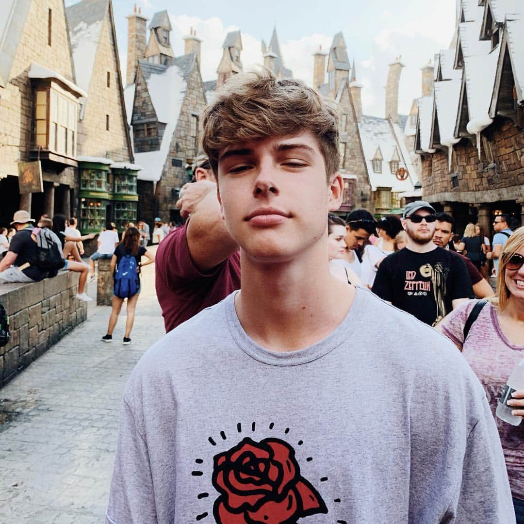 Blake Grayさんのインスタグラム写真 - (Blake GrayInstagram)「I don’t look happy, but I am (:」3月6日 5時37分 - blakegray