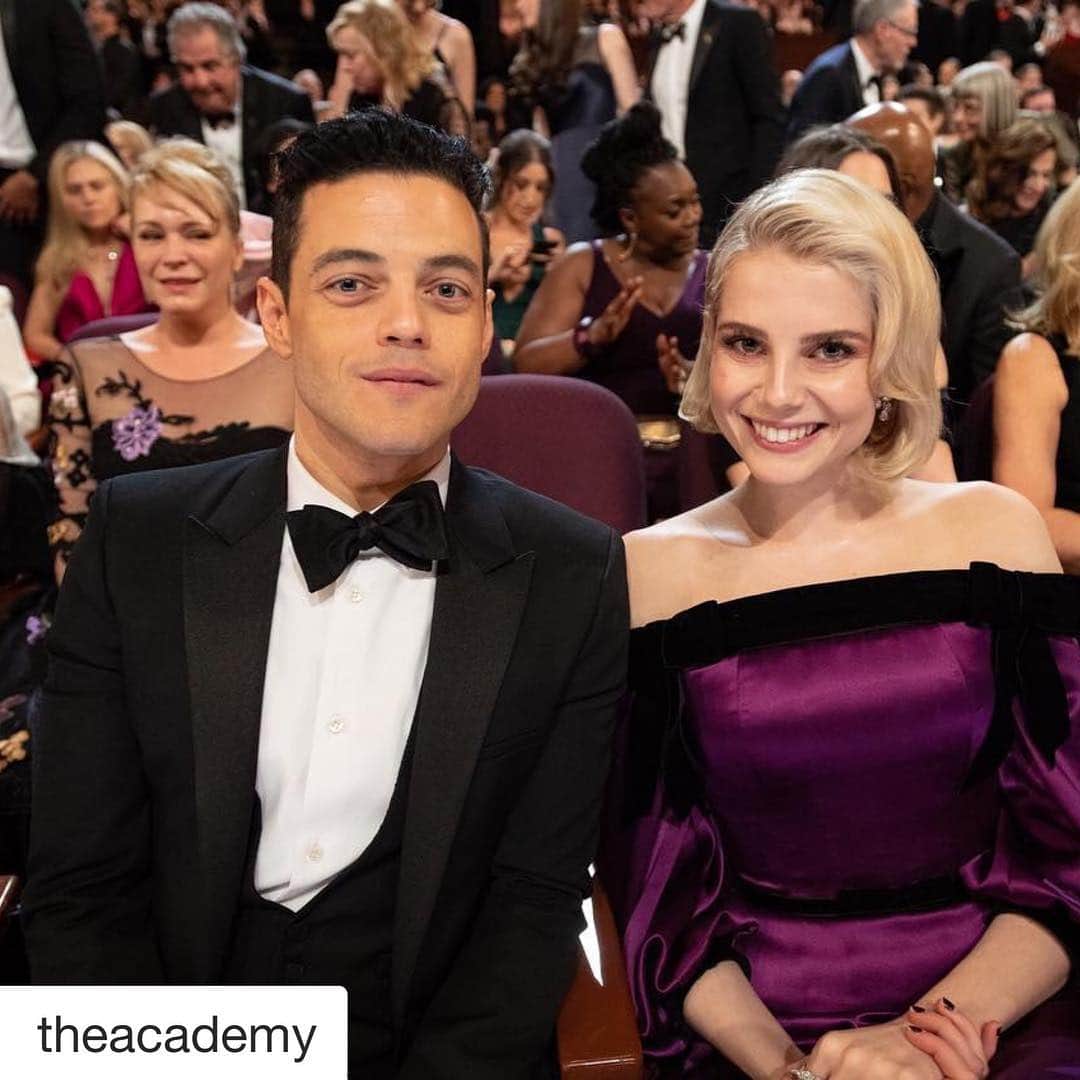 映画『ボヘミアン・ラプソディ』公式のインスタグラム：「最高のカップルですね‼️ #ボヘミアンラプソディ #ボヘミアン胸アツ #bohemianrhapsody  #Repost @theacademy  Rami Malek and Lucy Boynton pose for a photo during a commercial break. #Oscars」