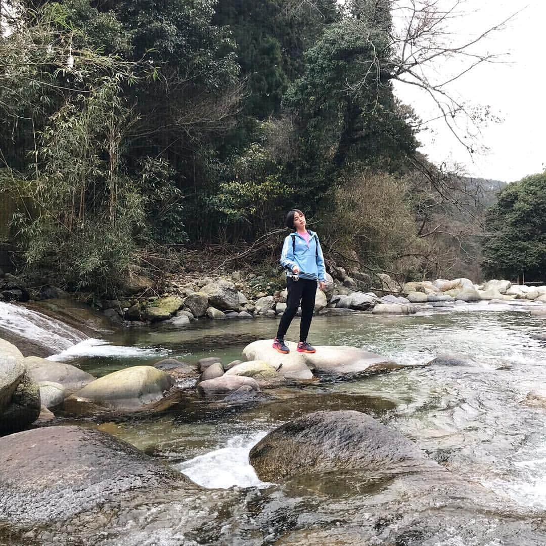 矢野由希子さんのインスタグラム写真 - (矢野由希子Instagram)「川遊びしたよ。 #渓流解禁 #渓流釣り #釣りるれろ #ヤマメが食べたいのよ」3月5日 21時40分 - yanoyukiko_