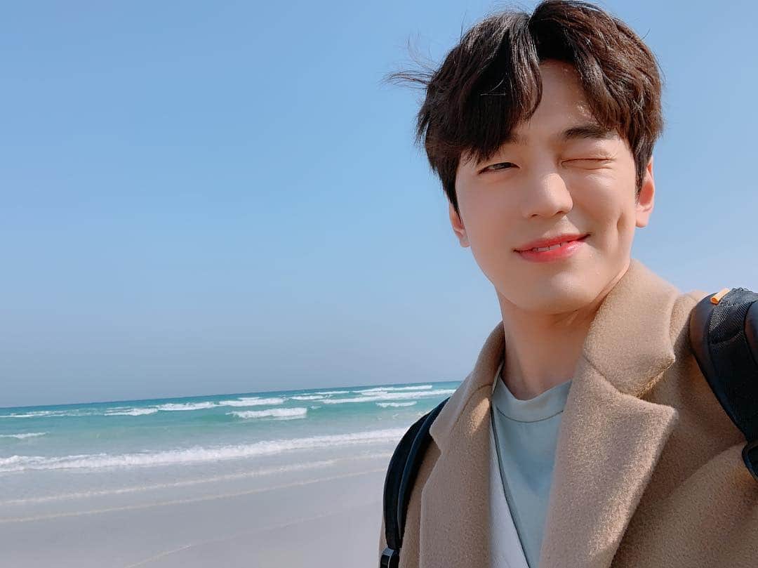 キム・ミンギュのインスタグラム：「눈부시다😉」
