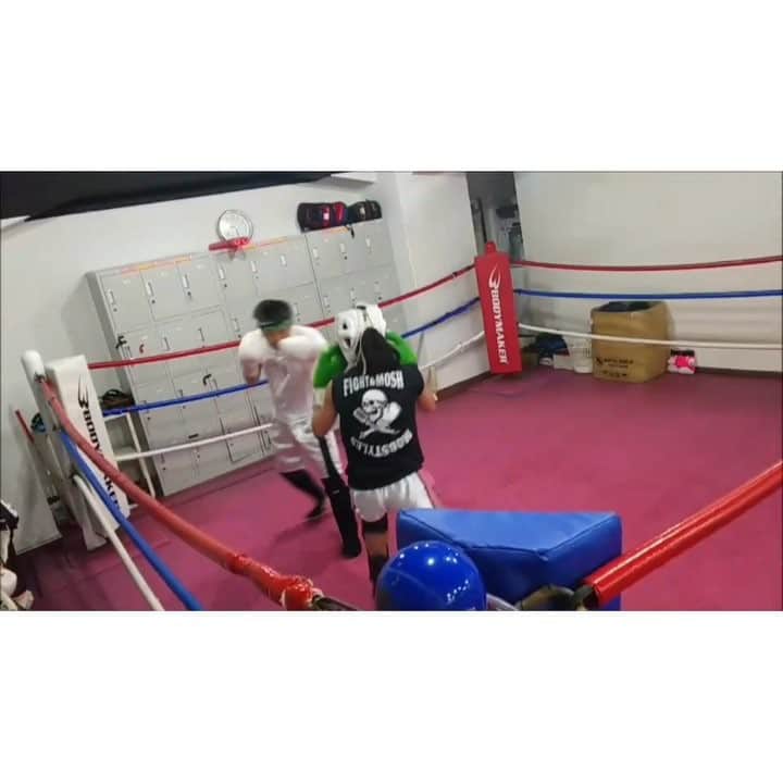 持永真実のインスタグラム：「. スコーンとストレート入ったの最高でした💥🥊😆🔥 また試合出たいな〜🤩 #まみキック #キックボクシング #マススパーリング #スパーリング #格闘技 #kickboxing #sparring #workout #sports #training」