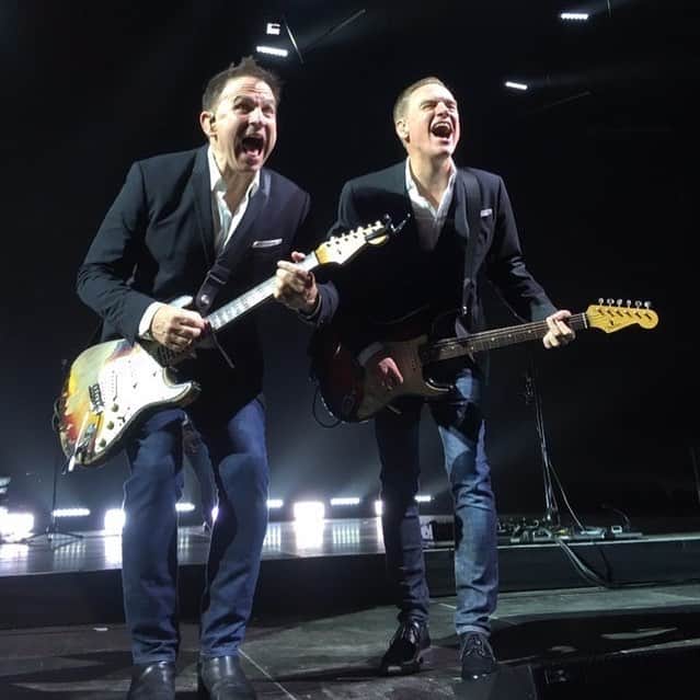 ブライアン・アダムスのインスタグラム：「Primal scream therapy with @keithscott99 Thanks to Dennis for the pic #bryanadamsshinealight」