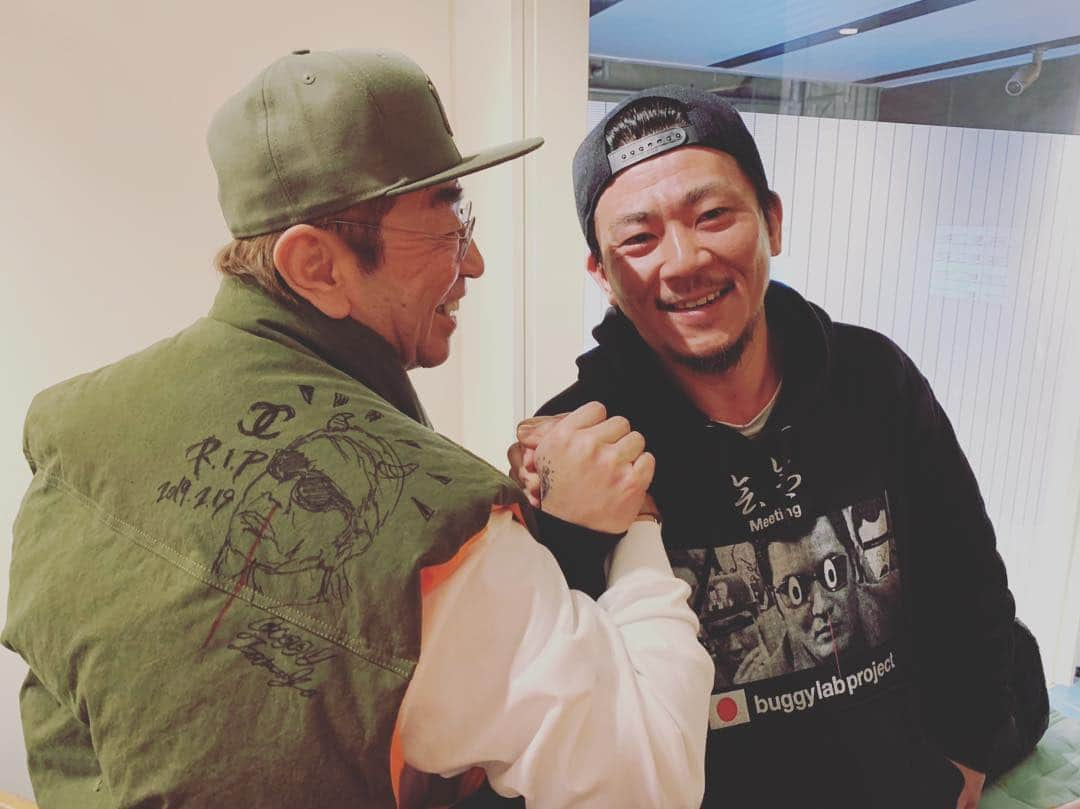 志村けんさんのインスタグラム写真 - (志村けんInstagram)「ジャケットに バギーに描いてもらいました！ 大切にします  バギー有難う  @buggylab」3月5日 23時10分 - ken_shimura_bakatono67