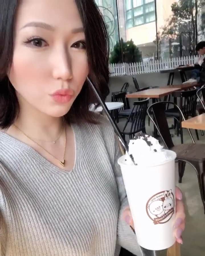 佐山愛のインスタグラム：「❤︎ ・ カンナム散策してたらあった COOKIE FRIENDS CAFE☕️ ・ 可愛くてテンション上がったけど、 これ何のキャラなん？ww ・ 韓国の友達も知らなかったしw ・ LINE FRIENDS や KAKAO FRIENDS的な 何かSNSのキャラなのかな？ ・ COOKIE FRIENDS…뭐? ・ ・ #韓国 #한국 #korea #ソウル #서울 #seoul #カンナム #江南 #강남 #gangnam #韓国旅行 #한국여행 #koreantrip」