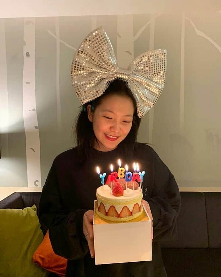 イェリさんのインスタグラム写真 - (イェリInstagram)「Happy Birthday to our cutie cutie cutie little maknae, Kim Yerim!🎉🎂😍 Thank you sooo much for debuting😭 You've give us, Reveluv, a lot of joy & smile even laugh whenever you are😘😊 our little precious maknae have really grown up now😭 always remember how you was added into Red Velvet, that was really the best moment ever in my life💕 We hope that you're always thinking positive & being sucessful in your life to reach your dream! Once again happy born day Kim Yerim~ celebrate your birthday with full of joy & happiness😘 #TimeToLoveYeri  #HappyYeriDay 💟🐢」3月5日 23時22分 - redvelvet_yeri