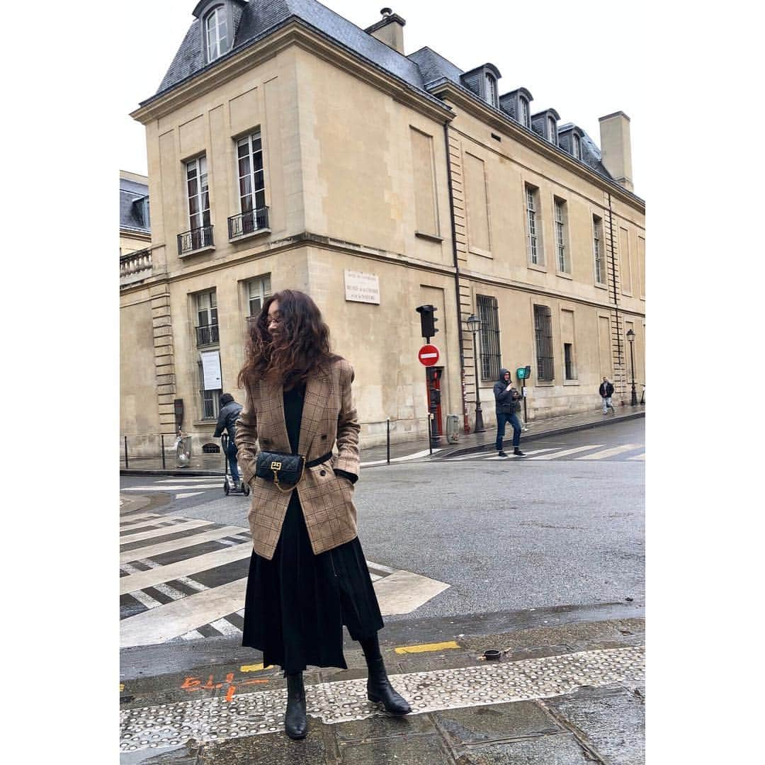 チョン・リョウォンさんのインスタグラム写真 - (チョン・リョウォンInstagram)「. 구석구석 돌아댕기기 in #paris」3月5日 23時43分 - yoanaloves