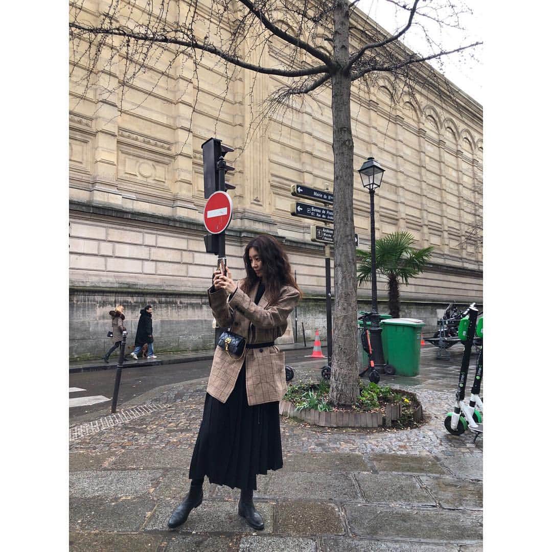 チョン・リョウォンさんのインスタグラム写真 - (チョン・リョウォンInstagram)「. 구석구석 돌아댕기기 in #paris」3月5日 23時43分 - yoanaloves