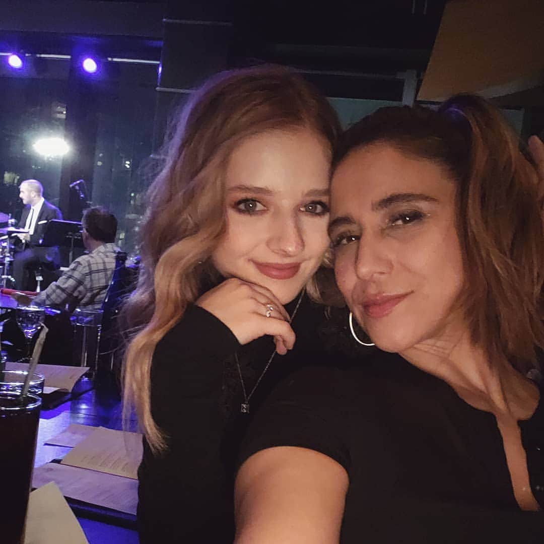 ジャッキー・エヴァンコさんのインスタグラム写真 - (ジャッキー・エヴァンコInstagram)「At Dizzy's jazz club with wonderful people.  #trustworthytuesday #realfriends #familyawayfromhome」3月6日 1時42分 - officialjackieevancho