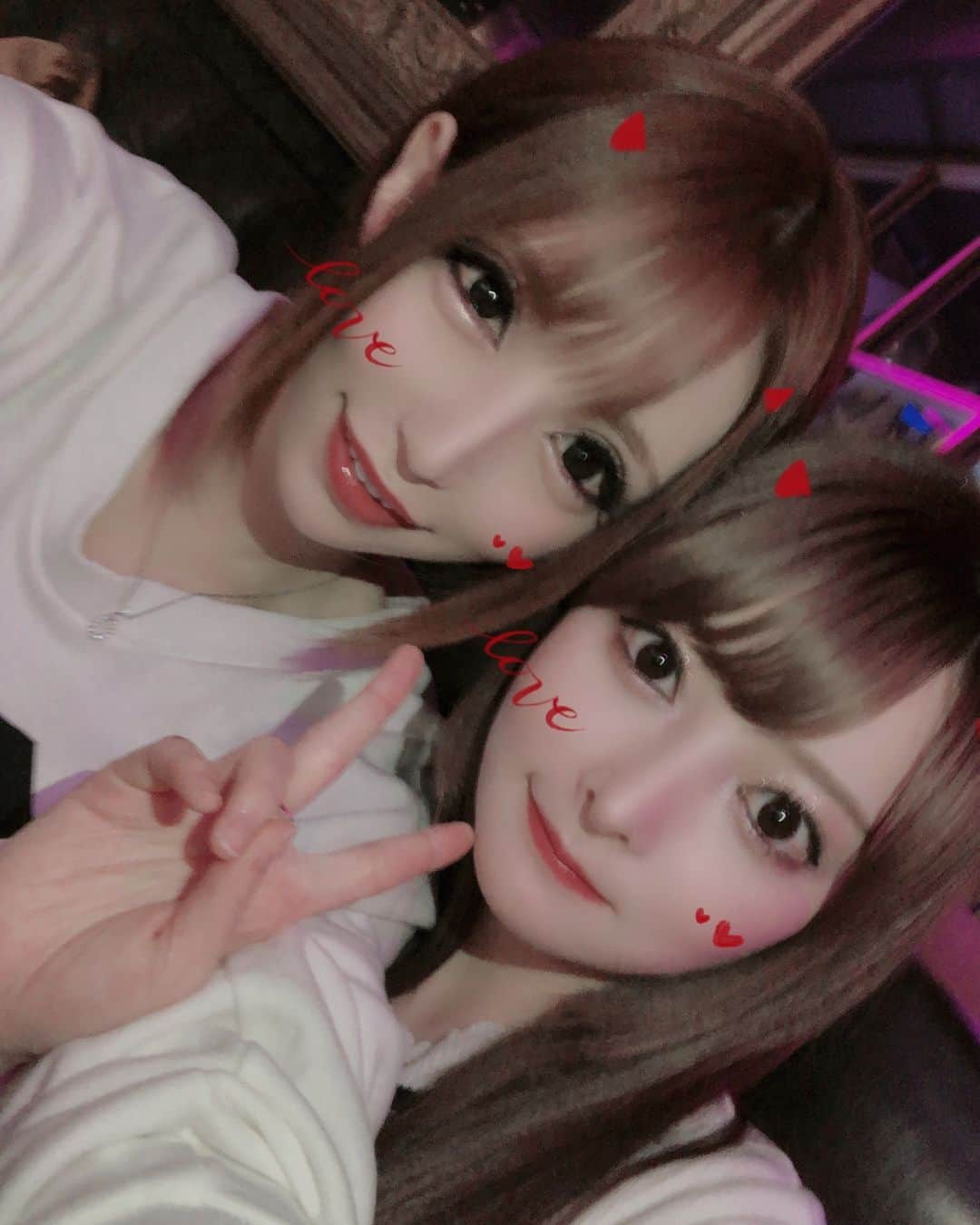 葉月七瀬のインスタグラム：「初バーレスク👯‍♀️💕 みさちゃんと行ったよ( ॣ•͈૦•͈ ॣ) VIP席でシャンパンと大量のチップ💸💸💸 推せる子いそうです🤤💓 1番はバーレスク関係ないけど、 みさちゃん推し(´⸝⸝•ω•⸝⸝`)💕 . ご飯の写メはバーレスクに行く前に ご飯食べた時の写メ🍽 もっと頼んだけど全部撮ってない💦 美味しかった～😛✨ . 久々に思いっきり遊ぶのも楽しいね💖 若くないからしょっちゅう遊ぶと疲れちゃうけど たまには息抜きでいいかもね🎀 楽しい時間て過ぎるの早い！！ 早くまた会いたいなぁ😍✨ そしてバーレスクもまた行きたい💓 みさちゃんと仲良しのりおさんにお会いしたかった！ 美女2人に囲まれてみたかった(⑅•͈૦•͈⑅) . #バーレスク東京  #黒崎みさ #可愛い友達 🎀 #キャバ嬢 #六本木 #歌舞伎町」