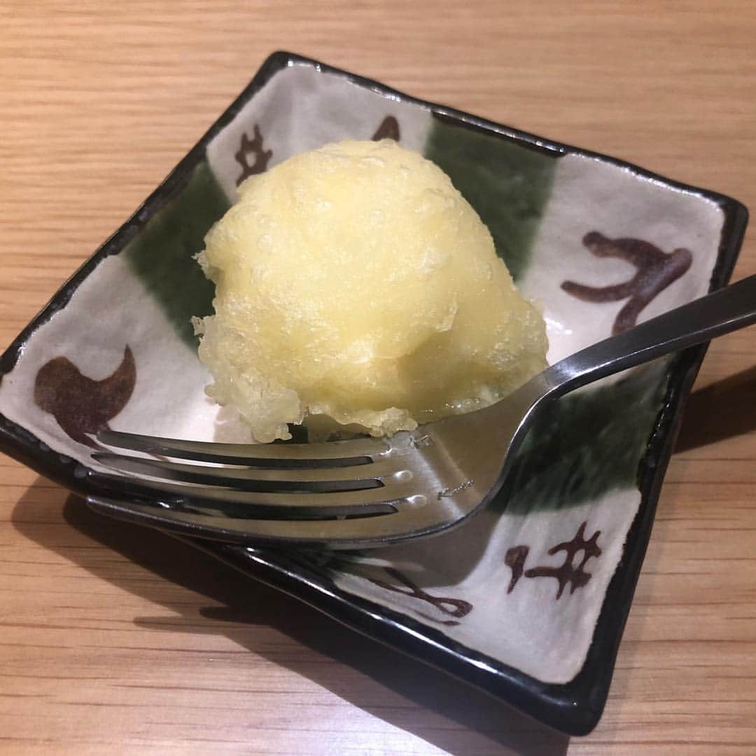 Belleのインスタグラム：「おアイスのお天ぷらとお蕎麦とお卵焼きとおカマンベールのお天ぷら」