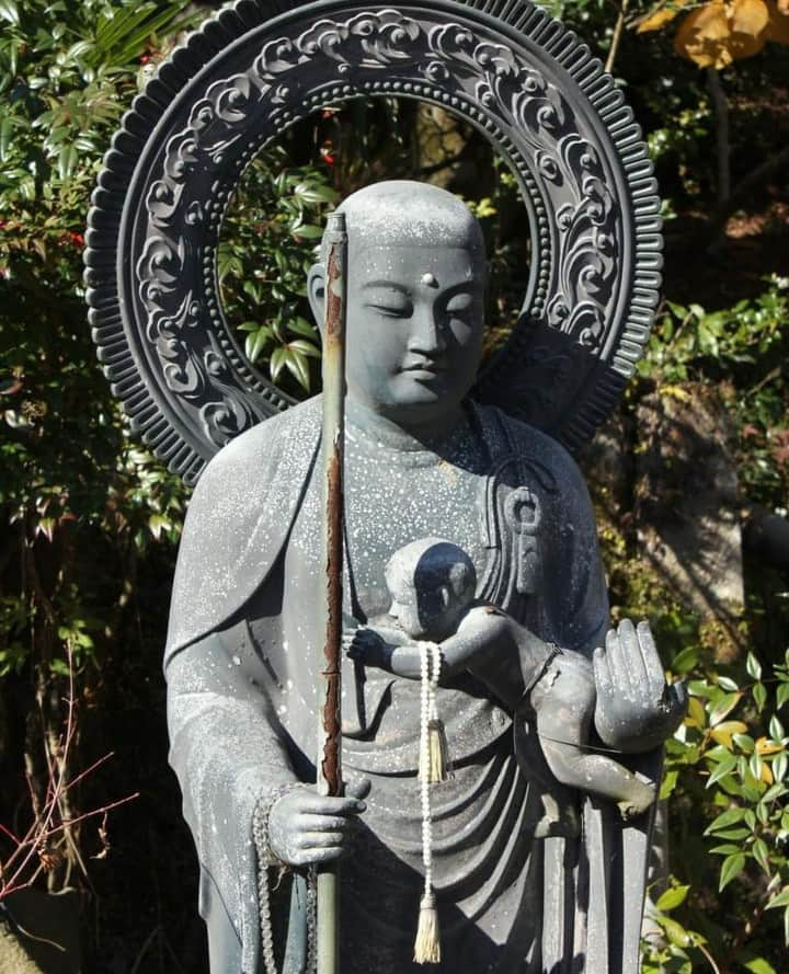 Taiken Japanさんのインスタグラム写真 - (Taiken JapanInstagram)「Find this Buddhist statue at Futago-ji Temple, the central temple of the Rokugo Manzan on Kyushu's Kunisaki Peninsula. Futago-ji is said to have been founded in 718 by Ninmon Bosatsu.⁣ ⠀⠀⠀⠀⠀⠀⠀⠀⠀⁣ Photo credit: @leapingthoughts⁣ ⠀⠀⠀⠀⠀⠀⠀⠀⠀⁣ Read more about this and other Japan destinations & experiences at taiken.co!⁣ ⁣ ⠀⠀⠀⠀⠀⠀⠀⠀⠀⁣ #futagoji #kunisaki #oita #大分 #kyushu #九州 #temple #Buddhism #japaneseculture #statue #lovejapan #japan #japan🇯🇵 #japantravel #japantravelphoto #japanese #japanlover #japanphotography #traveljapan #visitjapan ##japanlife #travel #travelgram #travelphotography #holiday #roamtheplanet #六郷満山 #大分県」3月6日 13時35分 - taiken_japan