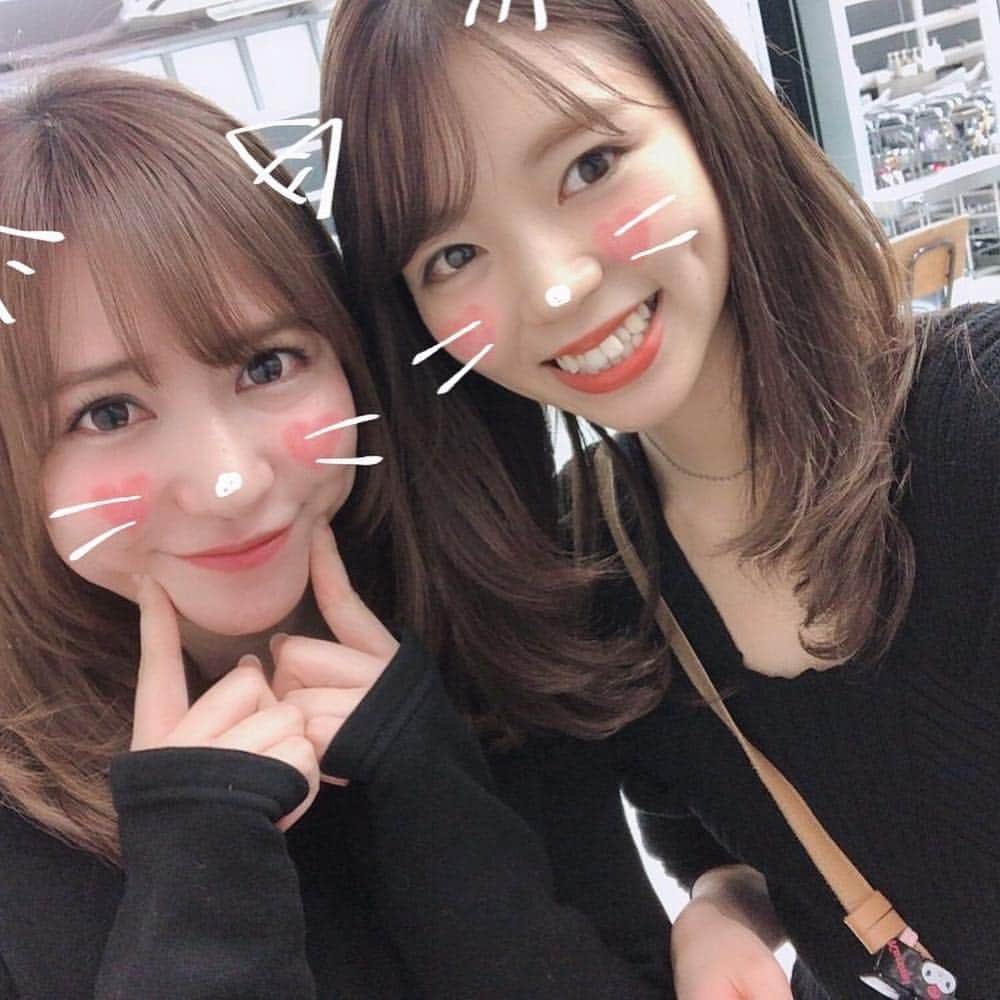 河西智美さんのインスタグラム写真 - (河西智美Instagram)「春先取りで 髪切っちゃったー♡ . 久しぶりにバッサリで プチイメチェン🥳🌸 . 気分変わってなんか毎朝わくわくするー♡ . . 珍しく、レイヤー多めで 軽ーいスタイルにしてもらいました♡ . イメージ写真みせて あとはももちゃんにおまかせ♡ やっぱり上手ー♡ . オーダーは、 朝が楽ちん 暑がりだから結べる長さ 軽く！！ とにかく朝が楽！←ww . . 朝寝起きでも本当いい感じで 流石ももちゃん大先生🍑 . . . newヘアーどうですか？♡ . . #春ヘア」3月6日 15時07分 - chiyu3u