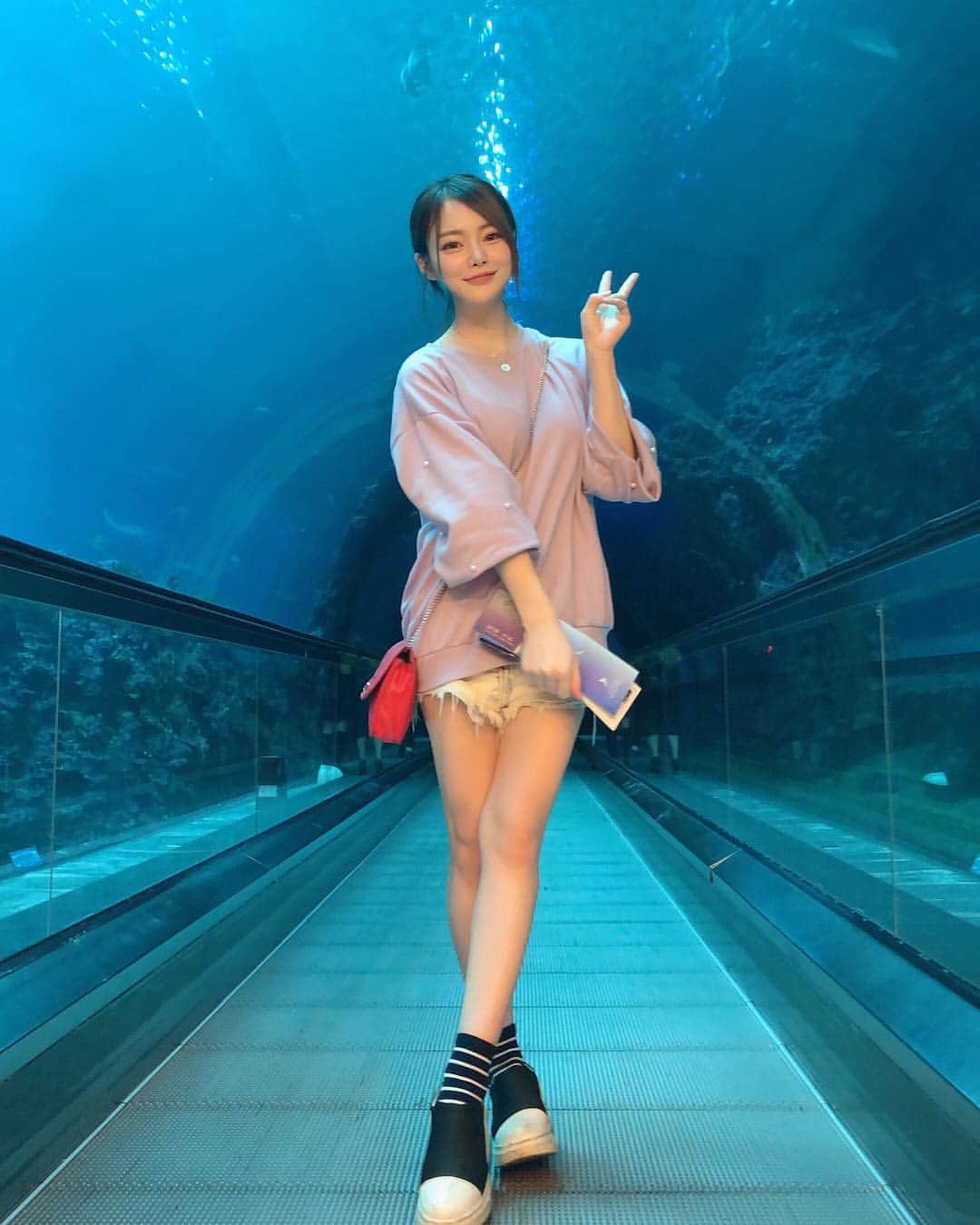 エリナさんのインスタグラム写真 - (エリナInstagram)「대박이다🤩#아쿠아리움 터널 台湾の水族館！！素敵！ #수족관 #대만#台湾#水族館」3月6日 15時00分 - erina_hrn