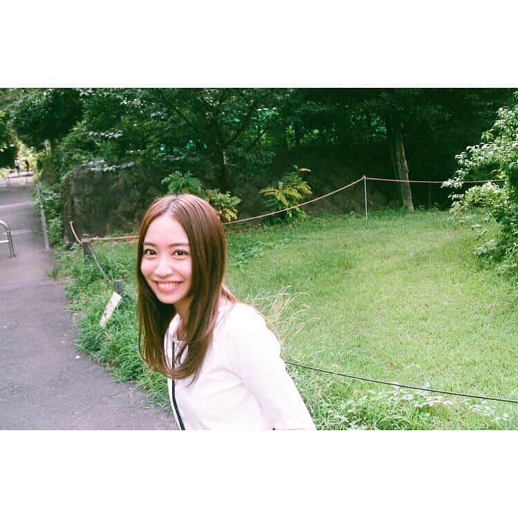 渡辺亜紗美のインスタグラム：「﻿ 私、渡辺亜紗美は、これまで続けてきた芸能のお仕事から離れることを決意いたしました。﻿ それに従い3月31日をもちまして、12年間お世話になりましたavexからも離れることとなりました。﻿ ﻿ ﻿ 去年7月、私のすべてだったCheeky Paradeが解散し、一度自分の中を真っさらにして色々なことを考えました。﻿ 振り返ってみると、この12年間私は、前だけを向き突っ走ってきました。﻿ 学校行ってはレッスン、土日もレッスン、部活も出来なかったし、友達ともなかなか遊べなかったし。けれど栃木から毎日通うのも、どうってことないくらい充実してたし楽しかった。﻿ ﻿ デビューしてからは、ファンの方に本当に支えていただき、住んでる場所とか国とか年齢とか一切関係なく、たくさんの方と出会うことができ、私にはもったいないくらいの愛をたくさんいただきました。(握手会では、会いにきてくれてる方の大変さとか、寒くないかな？暑くないかな？とか考えて、「そんなに大変な思いしてまで来てくれなくてもいいよ？」って思ってる自分に、このお仕事向いてないのかも。って悩む時期もありました。笑)﻿ ﻿ 25歳という人生の節目の年に、立ち止まり、自分の将来を考えた時「全く違う経験もたくさんしてみたいな」と思うようになりました。﻿ ﻿ そう思えたのも、きっと今まで背中を押し続けてくださった皆様がいたからこそなのだと思います。﻿ ﻿ 自分に、なんの自信もない私が、12年間この芸能界という場所で、前だけを向いていることが出来たのは、本当にみなさんのおかげです。﻿ ﻿ 本当に、﻿ 本当にありがとうございました☺︎﻿」