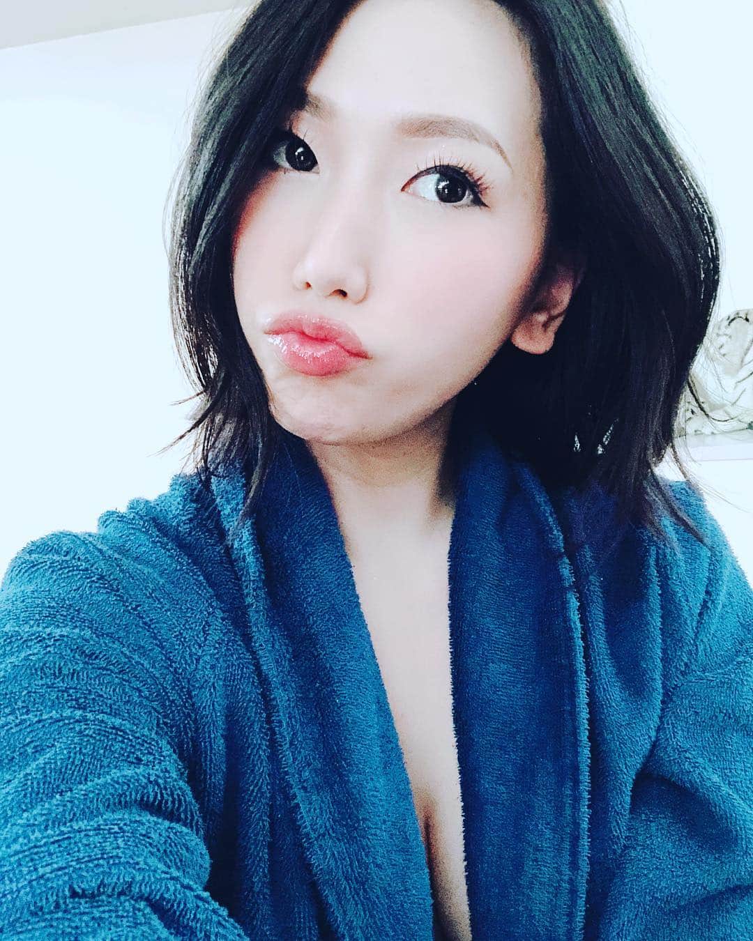 佐山愛のインスタグラム：「❤︎ ・ 撮影おわたっ！ ・ あー、韓国行きたい🇰🇷 ・ 辛いもの食べたいww」