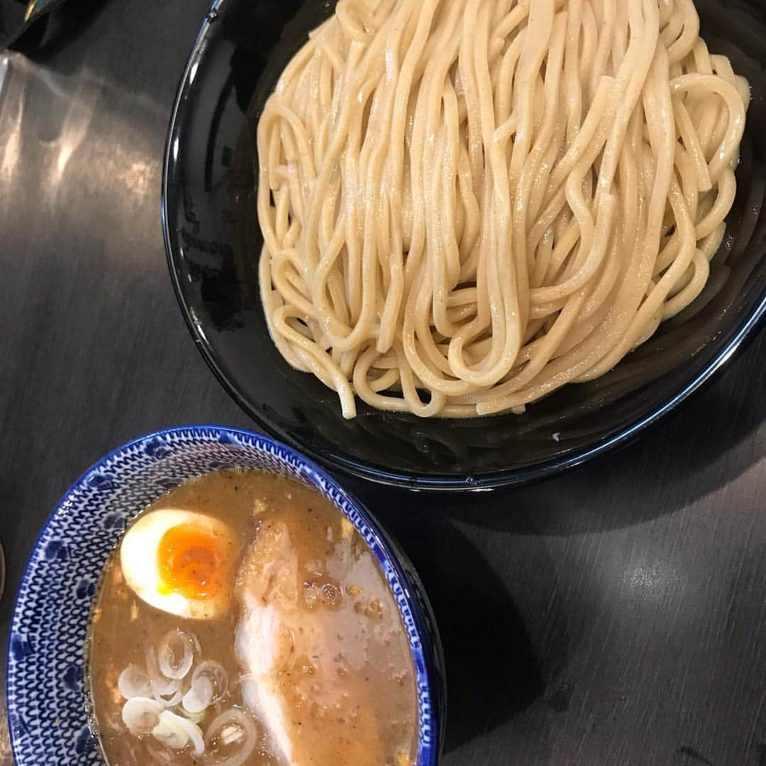 五味隆典さんのインスタグラム写真 - (五味隆典Instagram)「なおとにご馳走になりました🍜飲んでないところ初めてみた😉つけ麺が美味しいよ！#つけ麺ながおか#中央林間」3月6日 23時19分 - takanorigomi